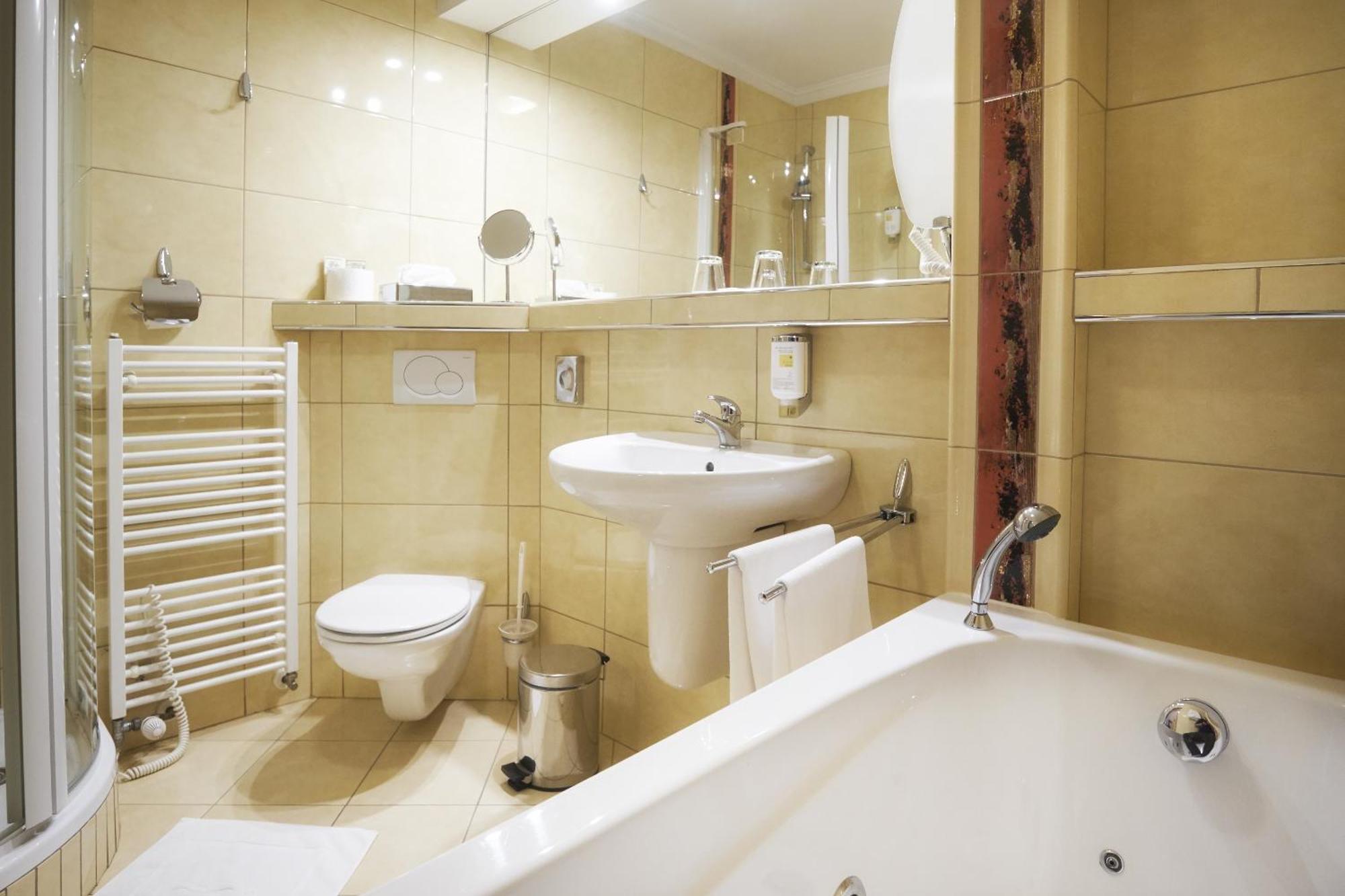 Hotel Eroplan Rožnov pod Radhoštěm エクステリア 写真