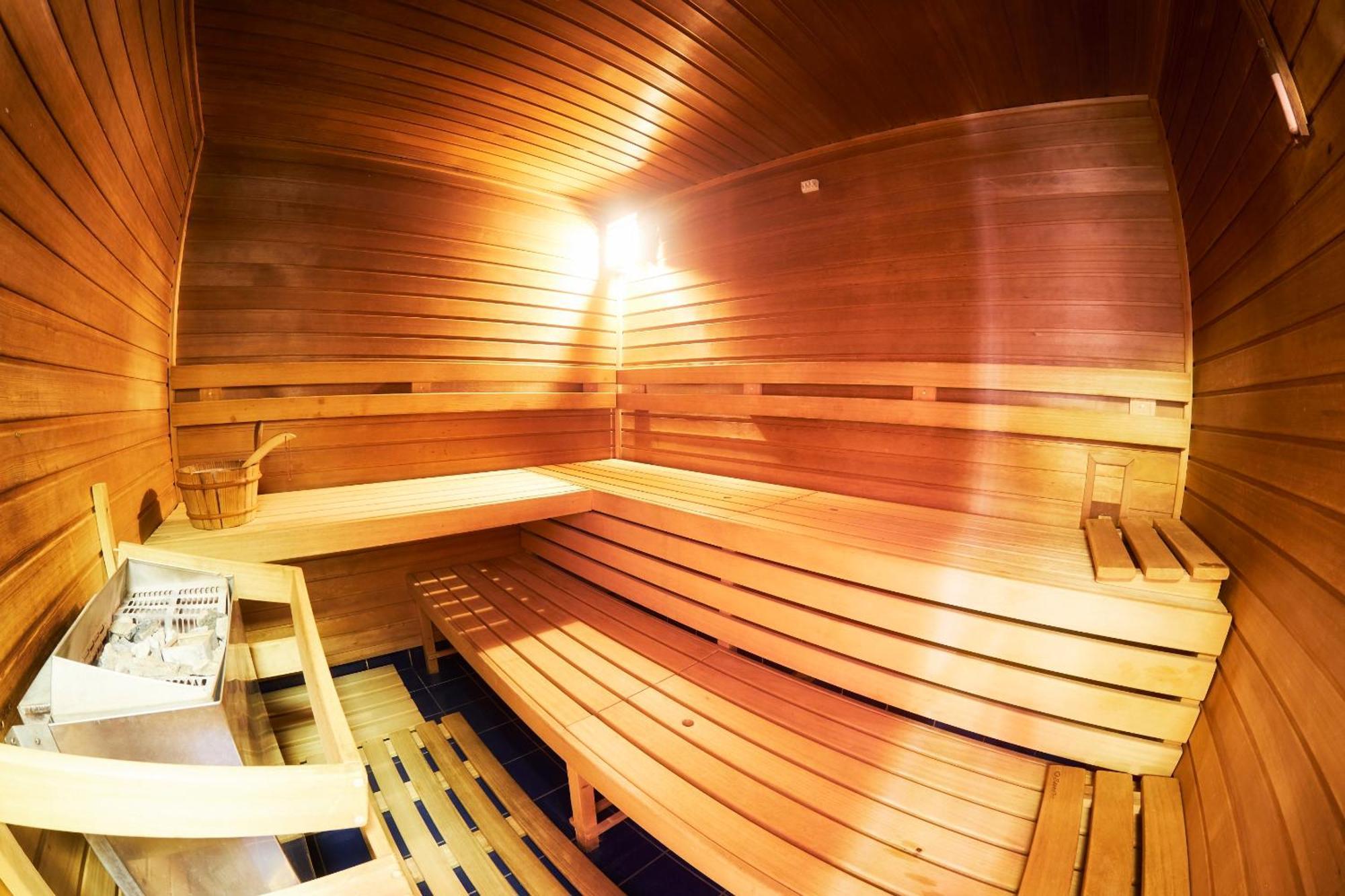 Hotel Eroplan Rožnov pod Radhoštěm エクステリア 写真