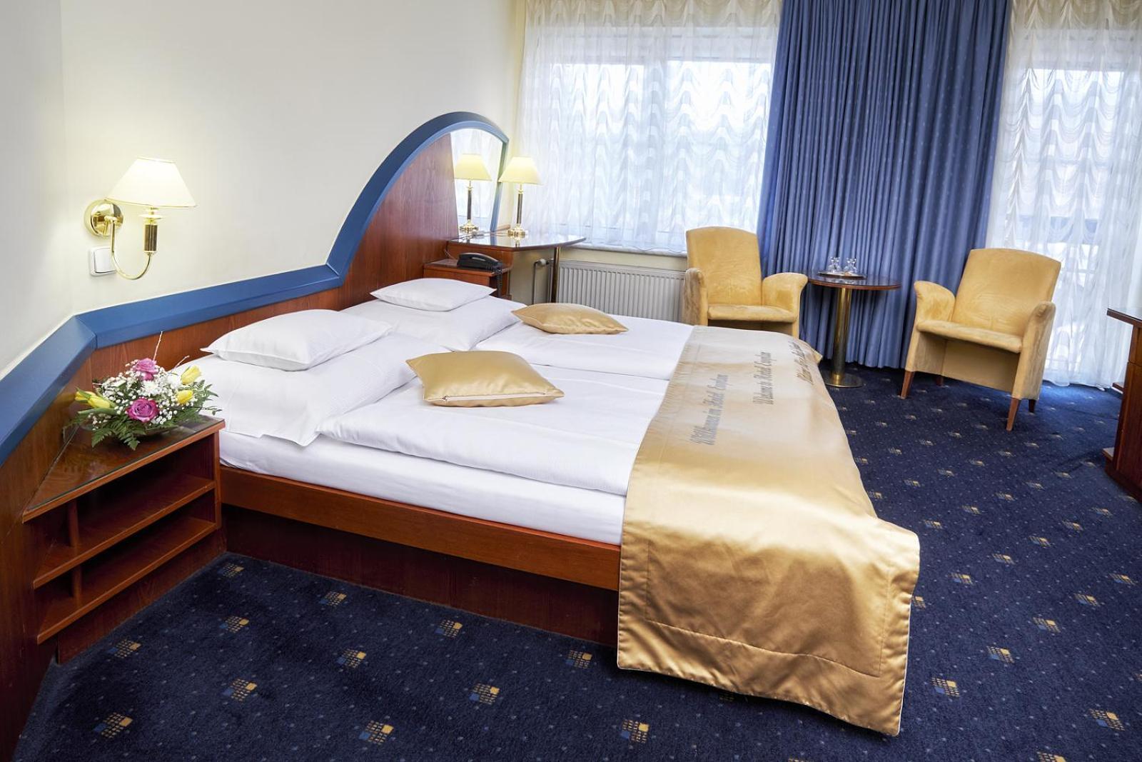 Hotel Eroplan Rožnov pod Radhoštěm エクステリア 写真