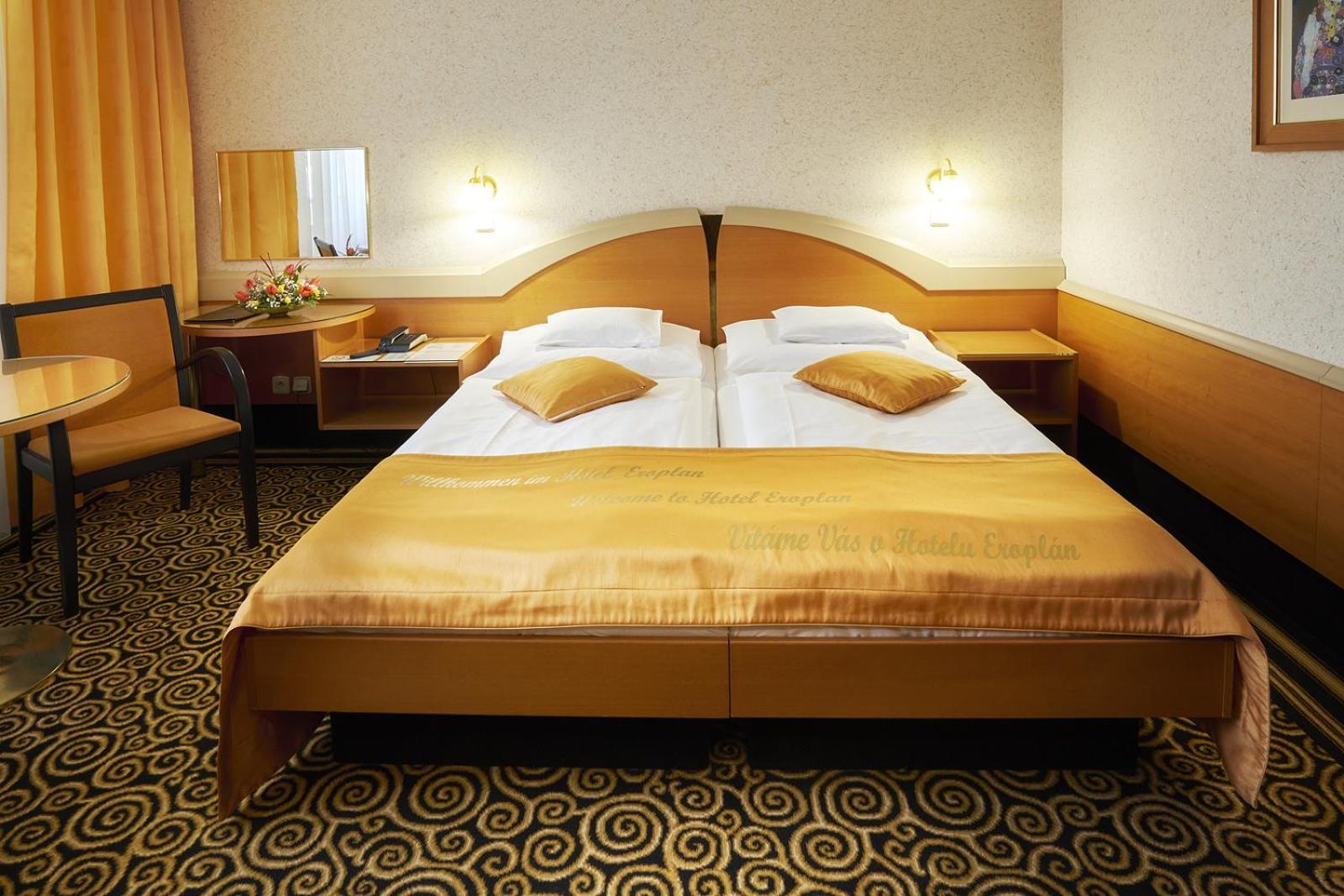 Hotel Eroplan Rožnov pod Radhoštěm エクステリア 写真