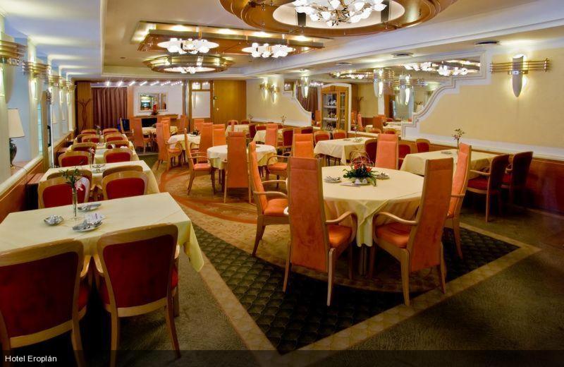 Hotel Eroplan Rožnov pod Radhoštěm エクステリア 写真