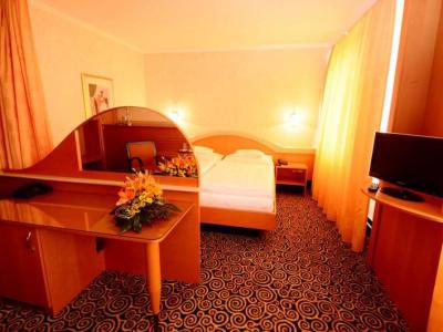 Hotel Eroplan Rožnov pod Radhoštěm エクステリア 写真