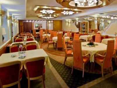 Hotel Eroplan Rožnov pod Radhoštěm エクステリア 写真
